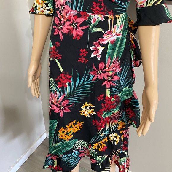 WRAP AROUND DRESS - Picture 3 of 4